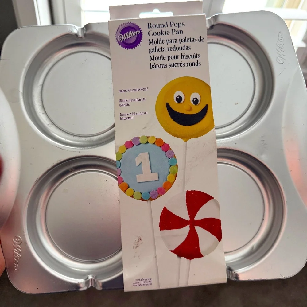 NWT Wilton 4 Cookie Pops Pan